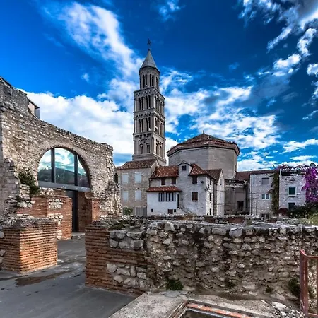 Apartment Lovely Room In Perfect Location Split