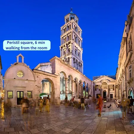 Lovely Room In Perfect Location Split