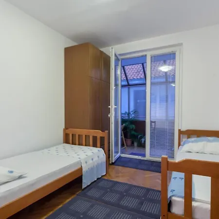 Lovely Room In Perfect Location Split